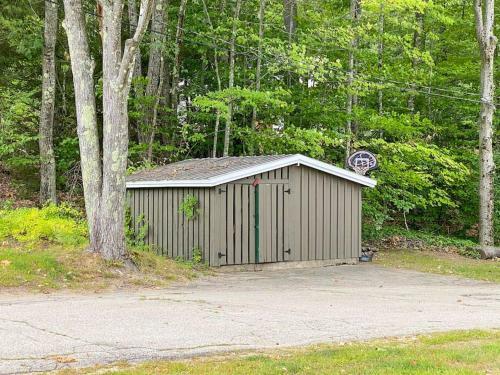 Great Location. Sleeps 10. Hot Tub. Updated