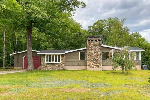Great Location. Sleeps 10. Hot Tub. Updated
