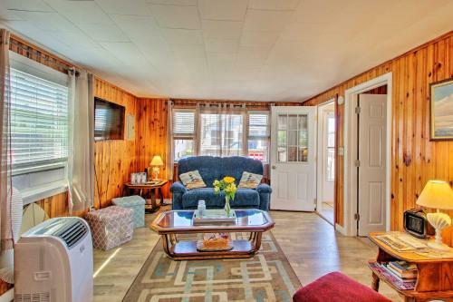 Hampton Cottage - Walk To Beaches And Marina!