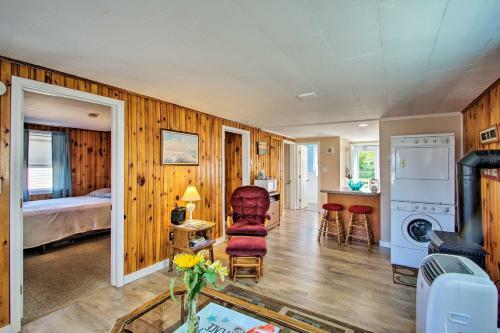 Hampton Cottage - Walk To Beaches And Marina!
