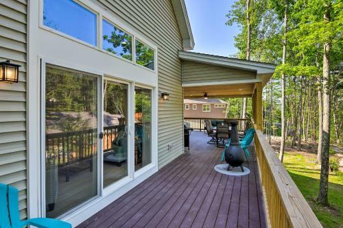 Gilford House With Deck And Grill - Mins To Beach!