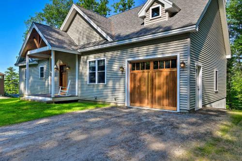 Gilford House With Deck And Grill - Mins To Beach!