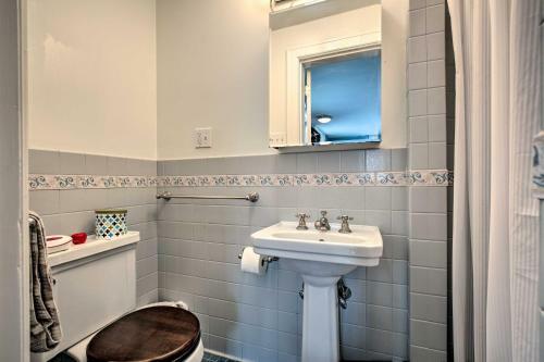 Grand Estate With Courtyard - 2 Mi To Downtown!