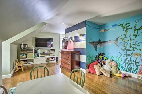 Grand Estate With Courtyard - 2 Mi To Downtown!
