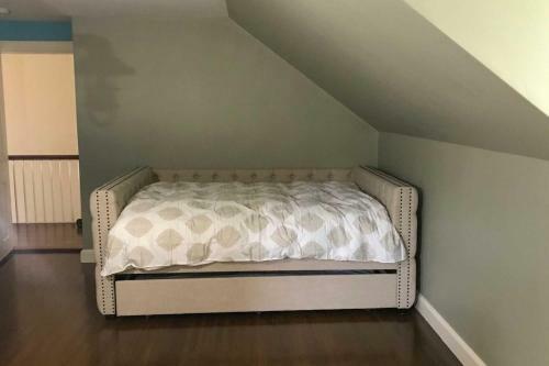 Grand Estate With Courtyard - 2 Mi To Downtown!