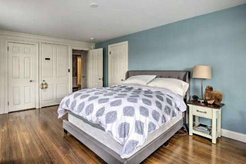 Grand Estate With Courtyard - 2 Mi To Downtown!
