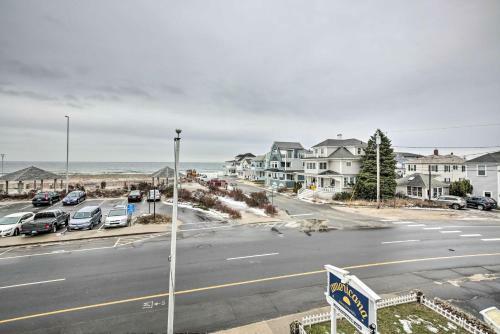 Ocean-view Apartment - Walk To Cafes And Beach!