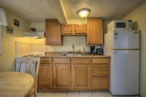 Apartamento Airy Coastal Getaway - Walk To Hampton Beach!