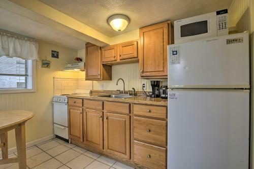 Apartamento Airy Coastal Getaway - Walk To Hampton Beach!