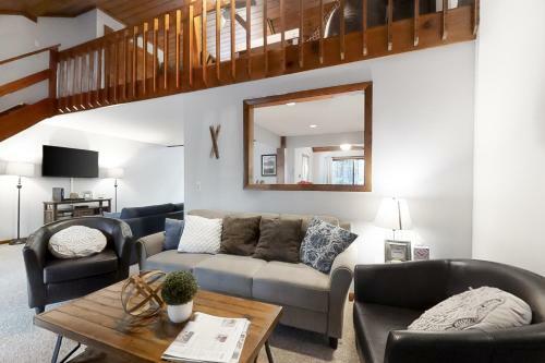 Stonehurst Gorgeous End Unit