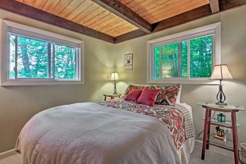 Conway Area Chalet With Mountain Views And Fire Pit!