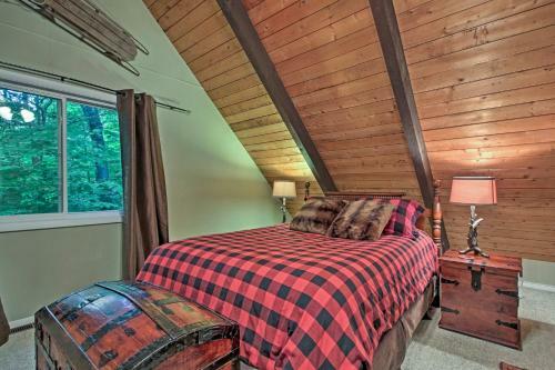 Conway Area Chalet With Mountain Views And Fire Pit!