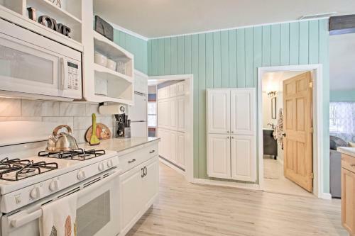 North Conway Home With Sunroom-near Saco River!