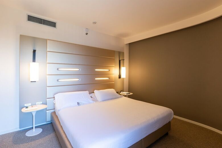Hotel B4 Bologna Tower