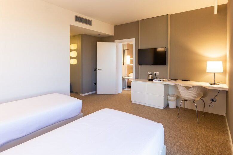 Hotel B4 Bologna Tower