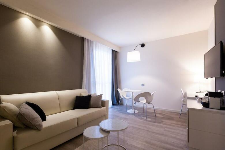 Hotel B4 Bologna Tower