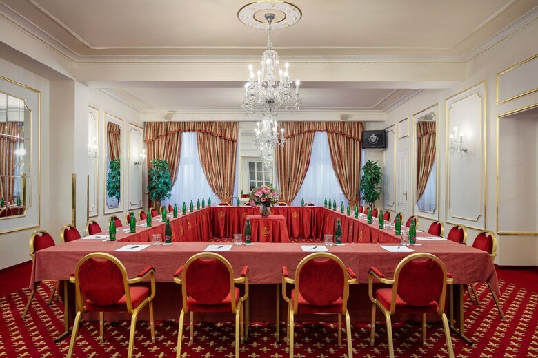 Hotel Ambassador-zlat� Husa