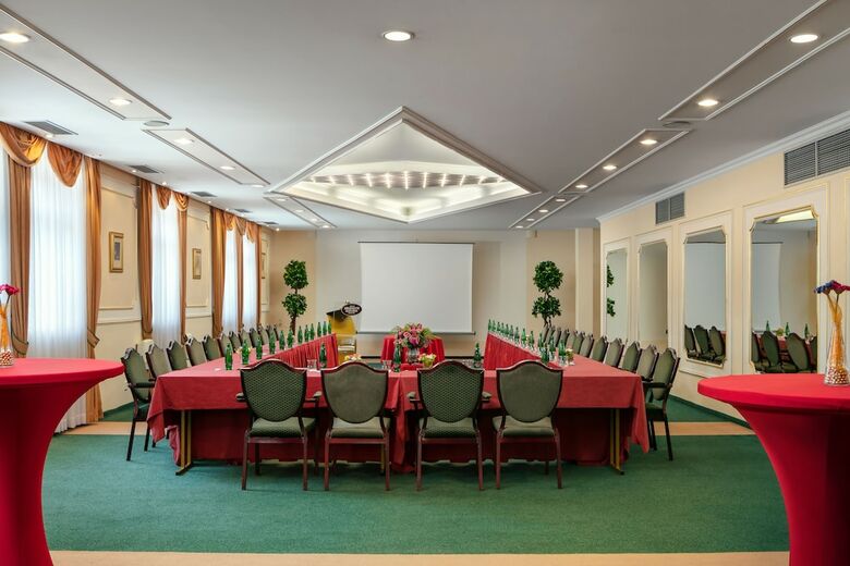 Hotel Ambassador-zlat� Husa