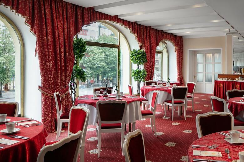 Hotel Ambassador-zlat� Husa