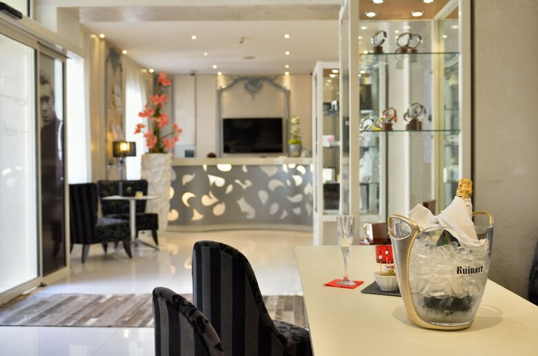 Hotel Renoir