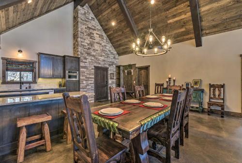 Custom Mountain Home Views, Hot Tub And Fire Pit!