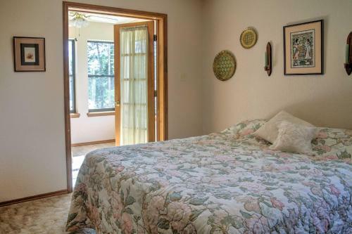 Cloudcroft Mtn Home With Deck-3 Miles To Ski Resort!