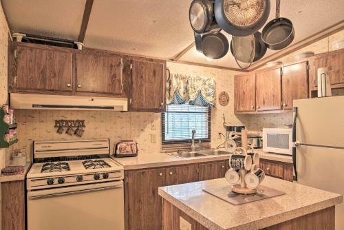 Rustic Cloudcroft Cabin With Deck-near Skiing And Fishing!