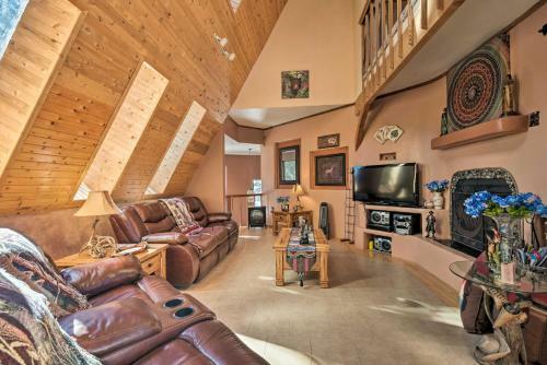 Cozy Angel Fire Cabin 10 Min From Ski Slopes!