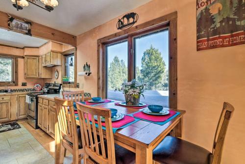 Cozy Angel Fire Cabin 10 Min From Ski Slopes!