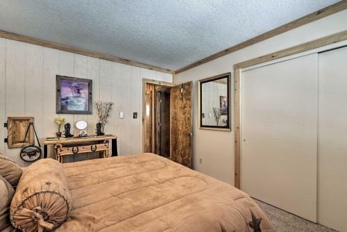 Cozy Angel Fire Cabin 10 Min From Ski Slopes!