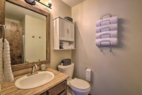 Apartamento Modern Couples Condo With Loft And Wheeler Peak View!