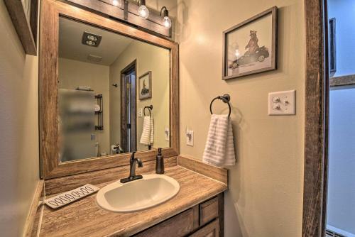 Apartamento Modern Couples Condo With Loft And Wheeler Peak View!