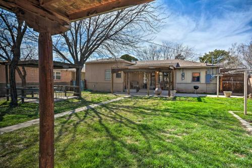 Pet-friendly Clovis Home With Yard, Pergola And Hot Tub
