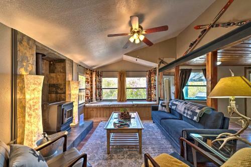 Cozy Outdoorsy Haven By Golf Course With Deck!