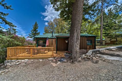 Cozy Outdoorsy Haven By Golf Course With Deck!