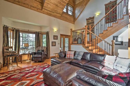 Grinning Bear Lodge With Deck, 5mi To Resort!