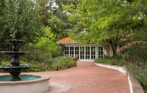 Bed & Breakfast Casa Blanca Inn And Suites