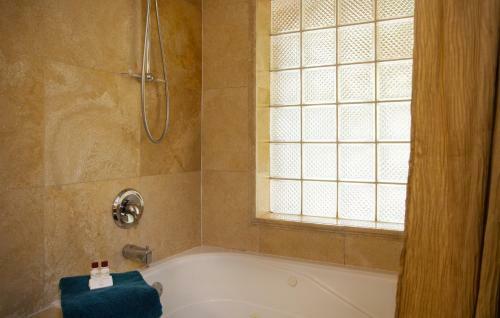 Bed & Breakfast Casa Blanca Inn And Suites