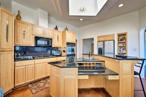 Rancho De Taos House With Balcony And Panoramic Views!