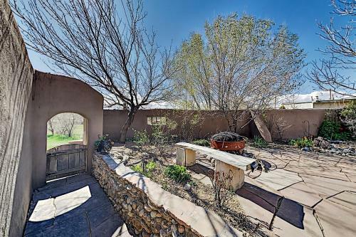 Apartamento Luxe 2-unit Hideaway - Historic Suite & Casita Duplex