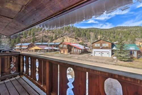 Red River Retreat In Town With Mtn Views And Yard