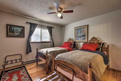 Red River Retreat In Town With Mtn Views And Yard
