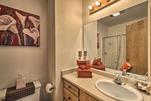 Red River Retreat In Town With Mtn Views And Yard