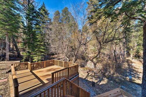 Secluded Riverside Cabin With Deck And Gas Grill!