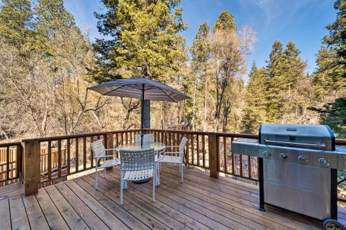 Secluded Riverside Cabin With Deck And Gas Grill!