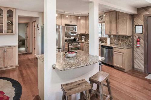 Dancing Kokopellis, 3 Bedrooms, Sleeps 10, View, Deck, Fenced Yard