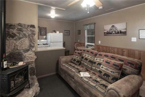 Cozy Bear 6, 1 Bedroom, Fireplace, Midtown, Sleeps 4
