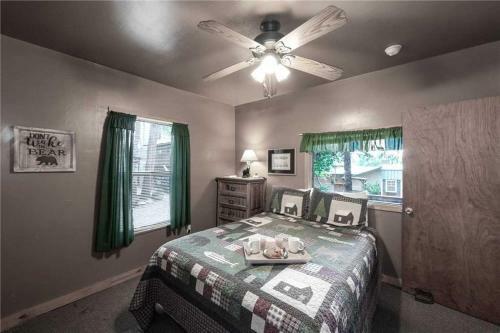 Cozy Bear 8, 1 Br, Fireplace, Midtown, Grill, Sleeps 4