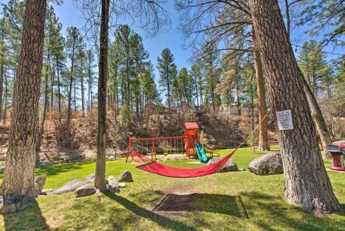 Apartamento Ruidoso Getaway With Deck - Walk To Downtown!