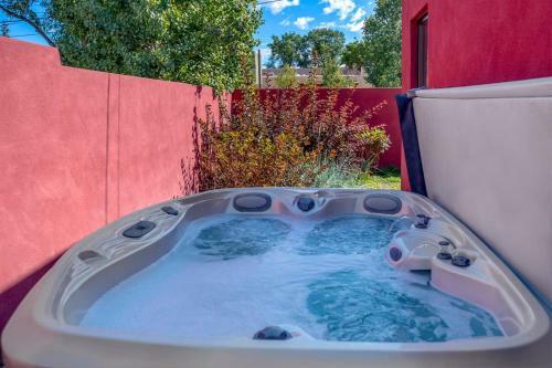 Casa Rojo - Sleek And Comfortable, Blocks From The Plaza